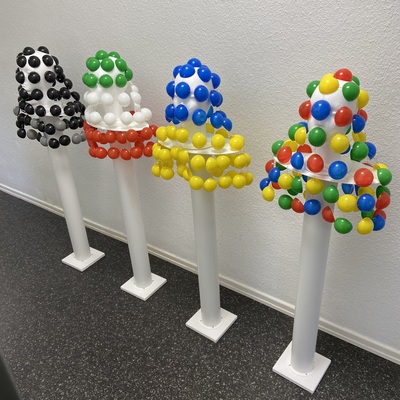 rrm - Hijab Serie - Recycle Kunst - Draht und Plastikbaelle - 70x50x70 - 2023