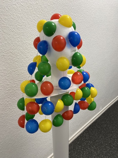rrm - Pluralia - Recycle Kunst - Draht und Plastikbaelle - 70x50x70 - 2023